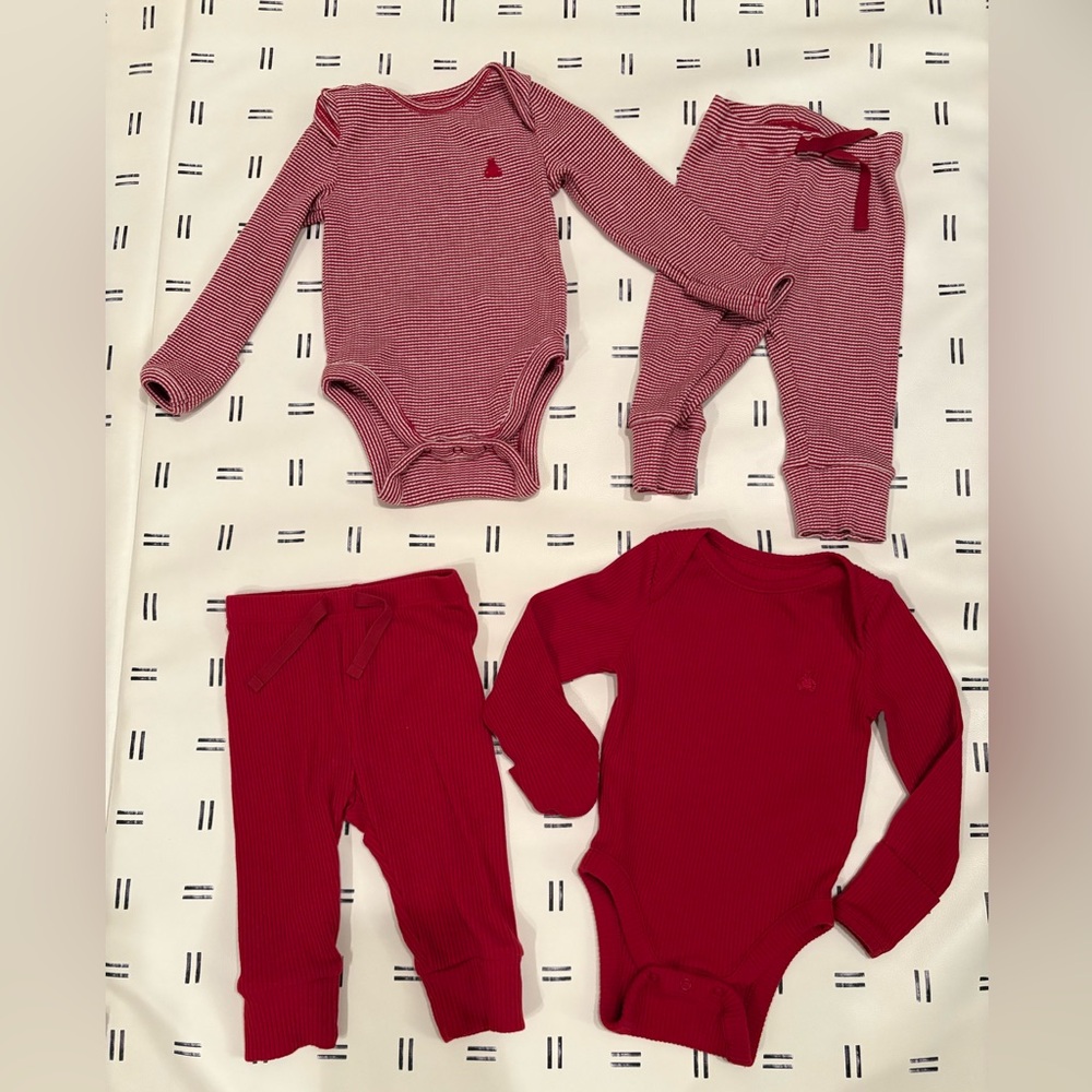 2 matching Baby Gap bodysuit and pants sets - 3-6m, in excellent condition